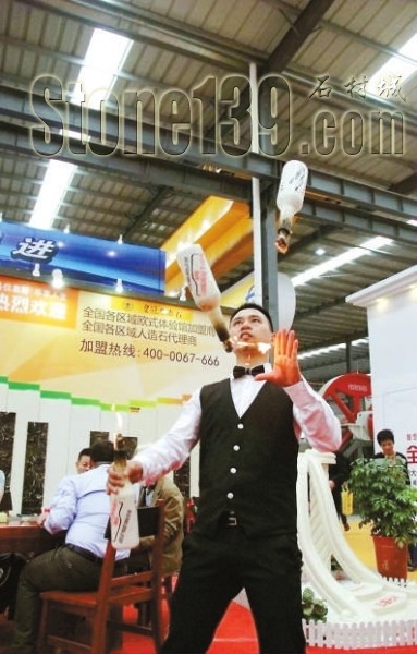 花式調酒表演驚艷現(xiàn)場。