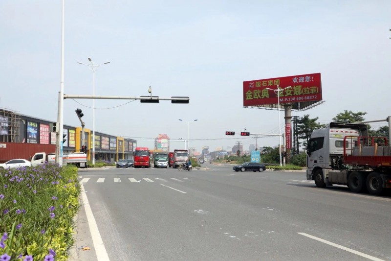 中國石材基地“福建水頭”路邊違規(guī)廣告牌整治行動(dòng)