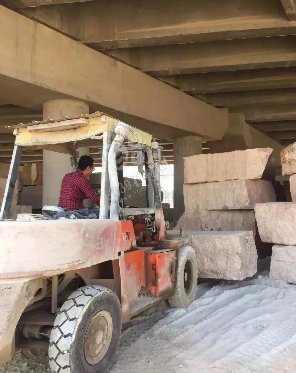 福建南安市石井鎮拆石材廠棚，移石材方料