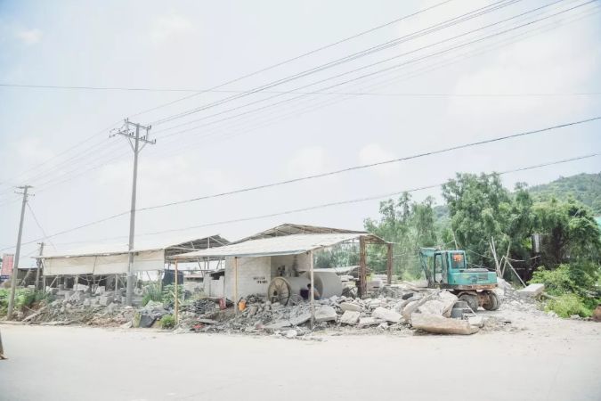 南安市石井鎮“重拳出擊”：取締“三無”石材加工廠，拆除面積總計1670平方米