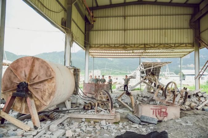 南安市石井鎮“重拳出擊”：取締“三無”石材加工廠，拆除面積總計1670平方米