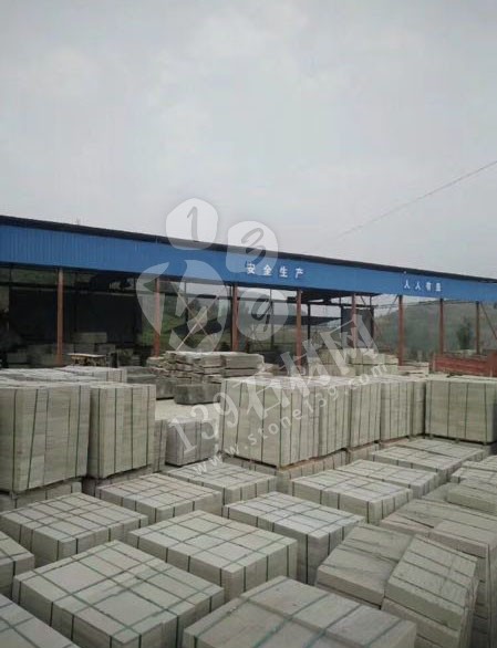 達(dá)州輝騰石材專業(yè)提供青石路沿石、欄桿、地鋪石、臺(tái)階石的園林青石產(chǎn)品