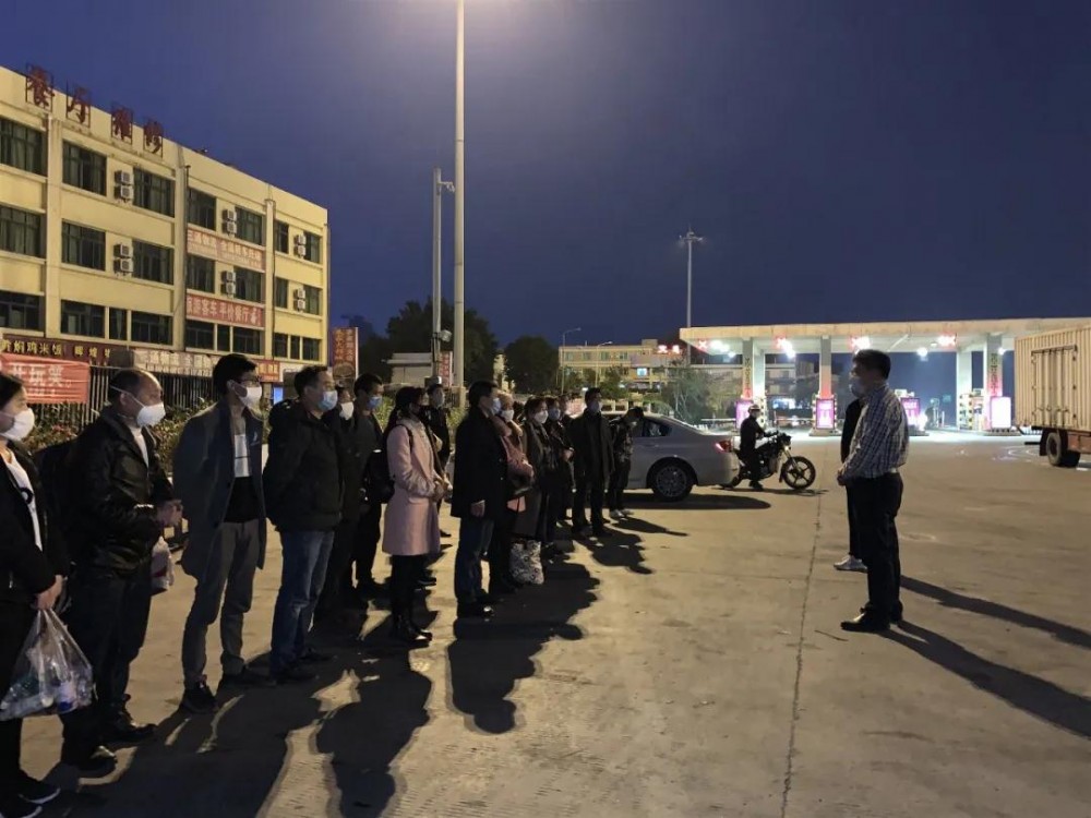 49名省外員工乘政府包車抵達中國石都福建水頭！