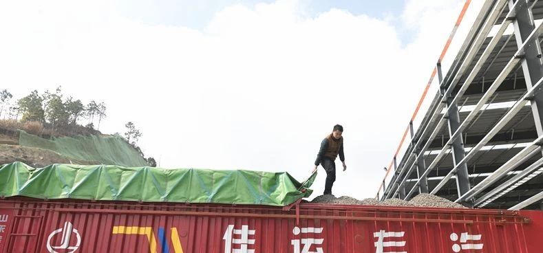 花崗巖礦山預可采礦石資源儲量9314.95萬噸，湖南汨羅市川山坪鎮綠色礦山之路