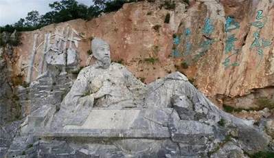 湖北“變廢為寶”，花2.5億改廢棄采石場，建成我國最大山體雕像，當地人：很有意義 