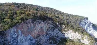 湖北“變廢為寶”，花2.5億改廢棄采石場，建成我國最大山體雕像，當地人：很有意義 