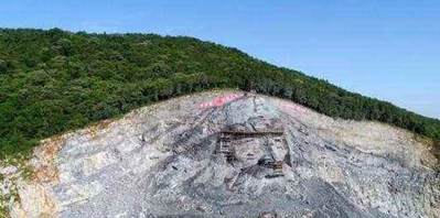 湖北“變廢為寶”，花2.5億改廢棄采石場，建成我國最大山體雕像，當地人：很有意義 