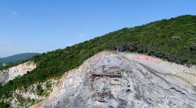 湖北“變廢為寶”，花2.5億改廢棄采石場，建成我國最大山體雕像，當地人：很有意義 