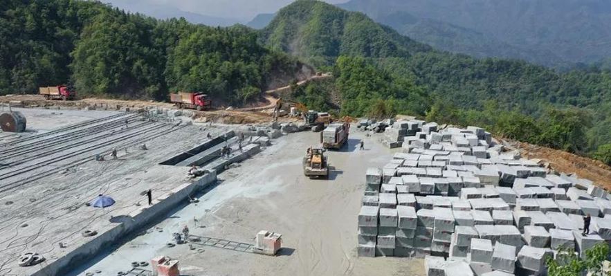 四川萬源青石礦山開采現(xiàn)場實拍圖