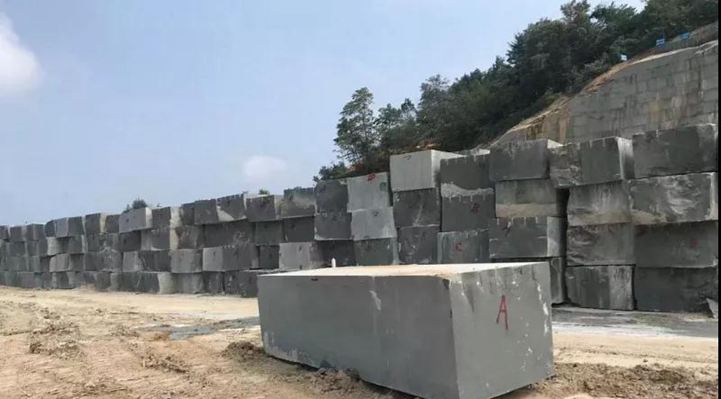 四川萬源青石礦山開采現(xiàn)場實拍圖