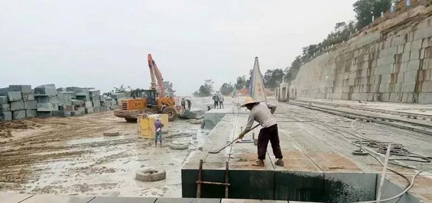 四川萬源青石礦山開采現(xiàn)場實拍圖