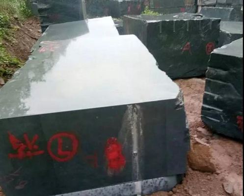 四川萬源青石礦山開采現(xiàn)場實拍圖