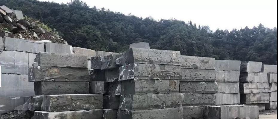 四川萬源青石礦山開采現(xiàn)場實拍圖