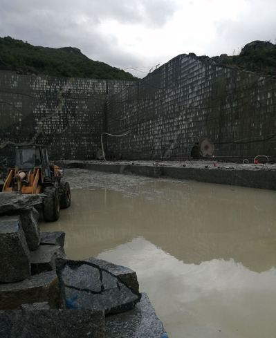 廣西浪花白花崗巖產區(qū)桂林資源縣礦山及產品欣賞