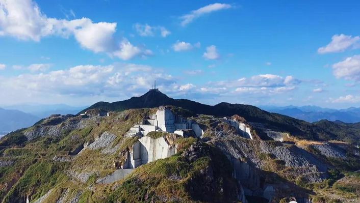 圖賞封礦后的福建最大石材礦山——長(zhǎng)泰吳田山!